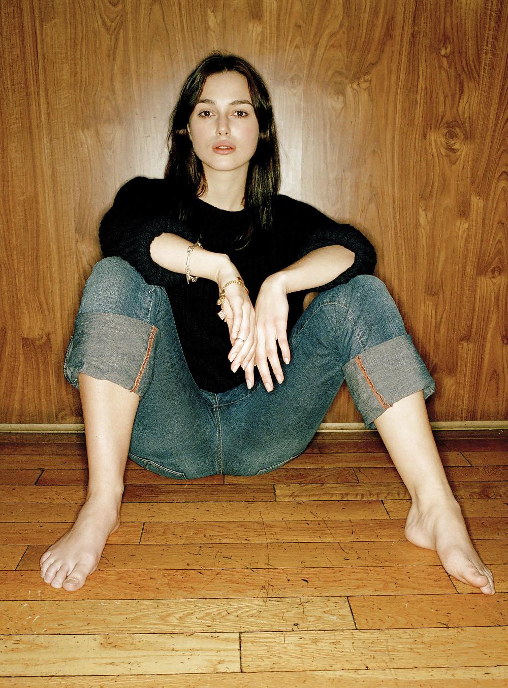 25P Keira Knightley - 2004 Photoshoot