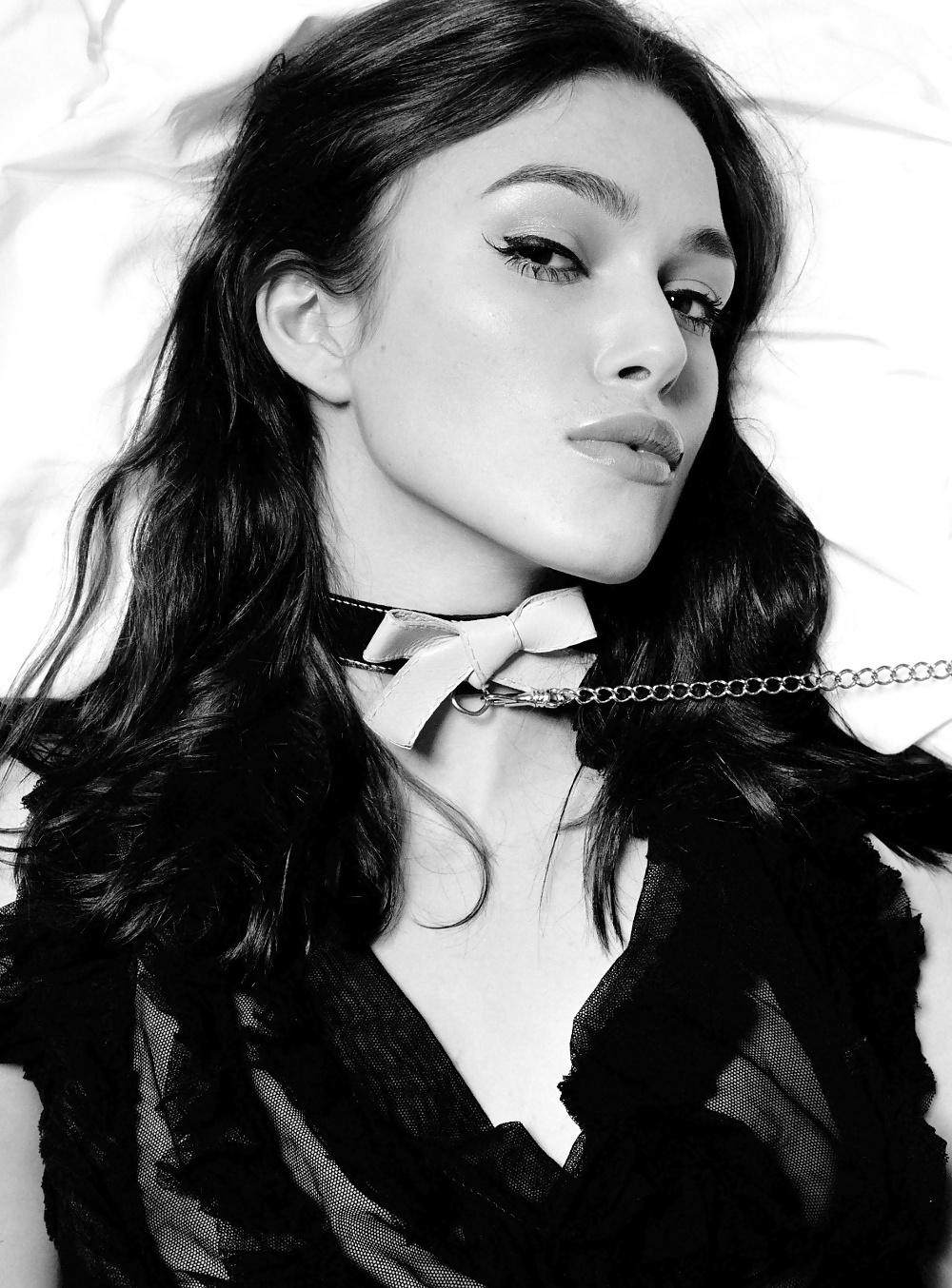 25P Keira Knightley - 2004 Photoshoot