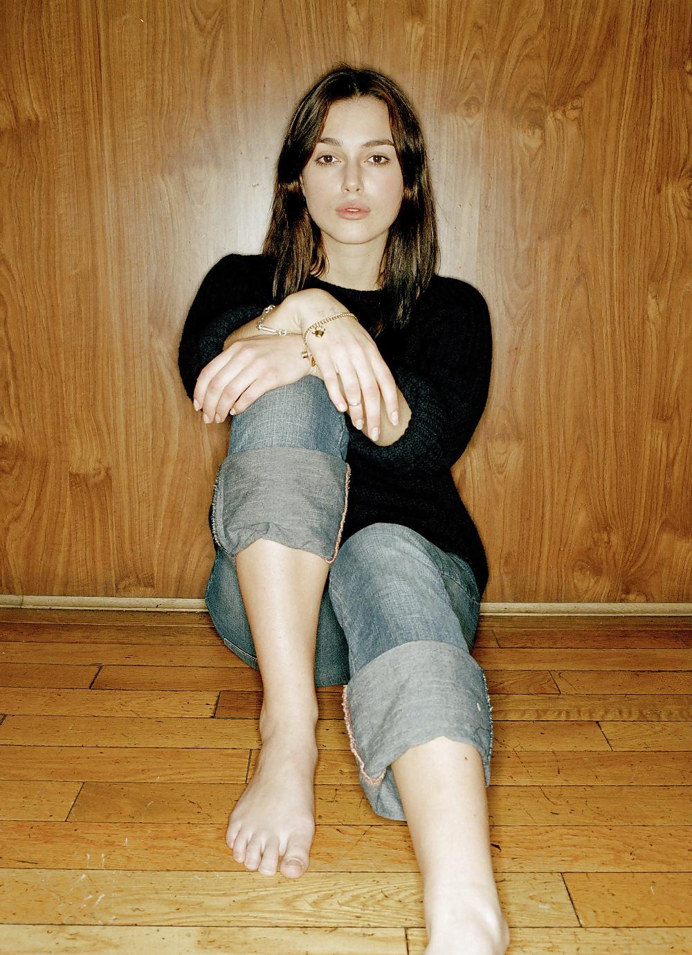 25P Keira Knightley - 2004 Photoshoot