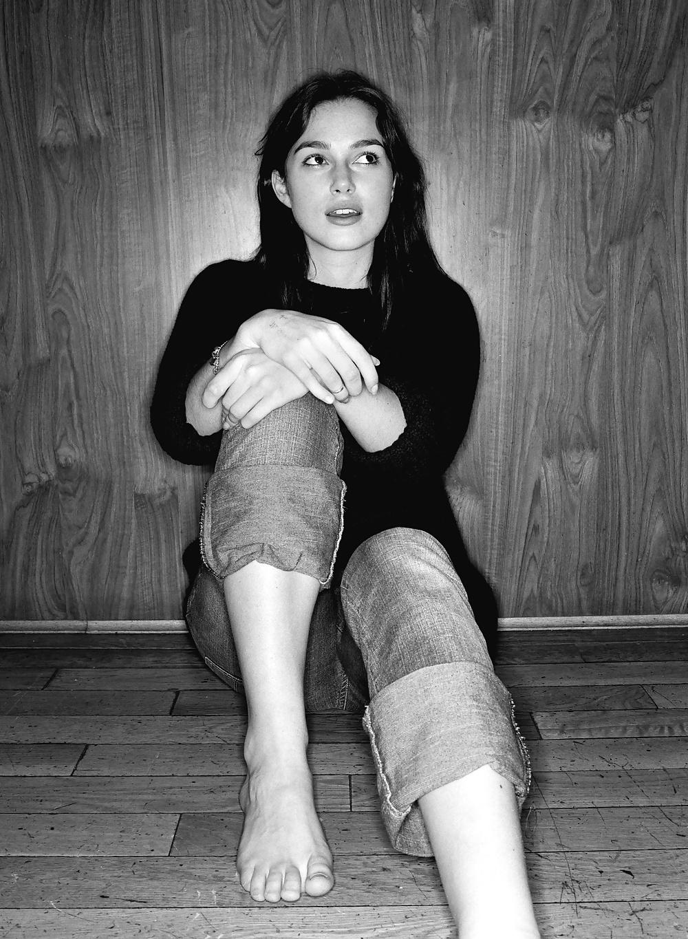 25P Keira Knightley - 2004 Photoshoot