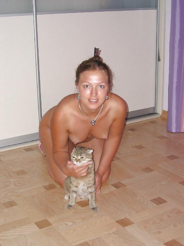 25P Real Amateurs Let Their Tits Hang 5