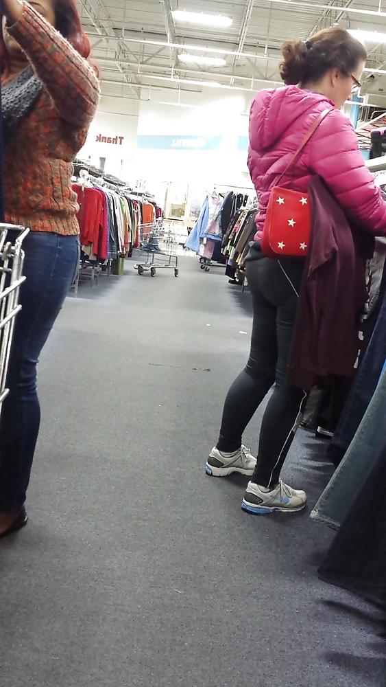 15P Candid big ass booty in tight leggings huge butt mature