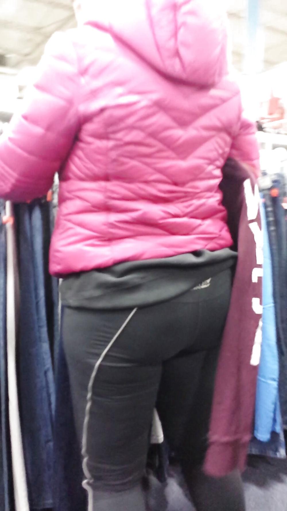 15P Candid big ass booty in tight leggings huge butt mature