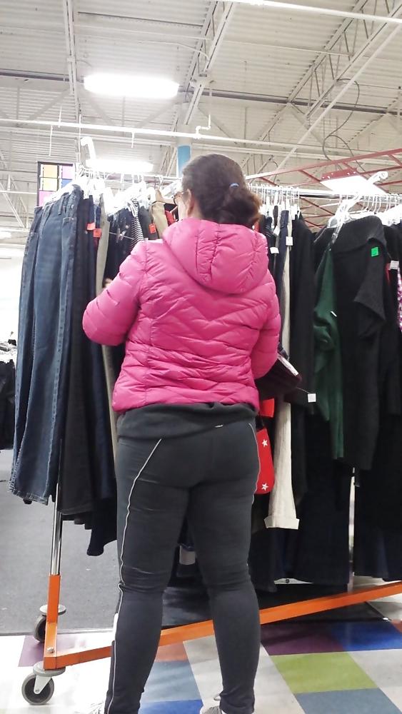 15P Candid big ass booty in tight leggings huge butt mature