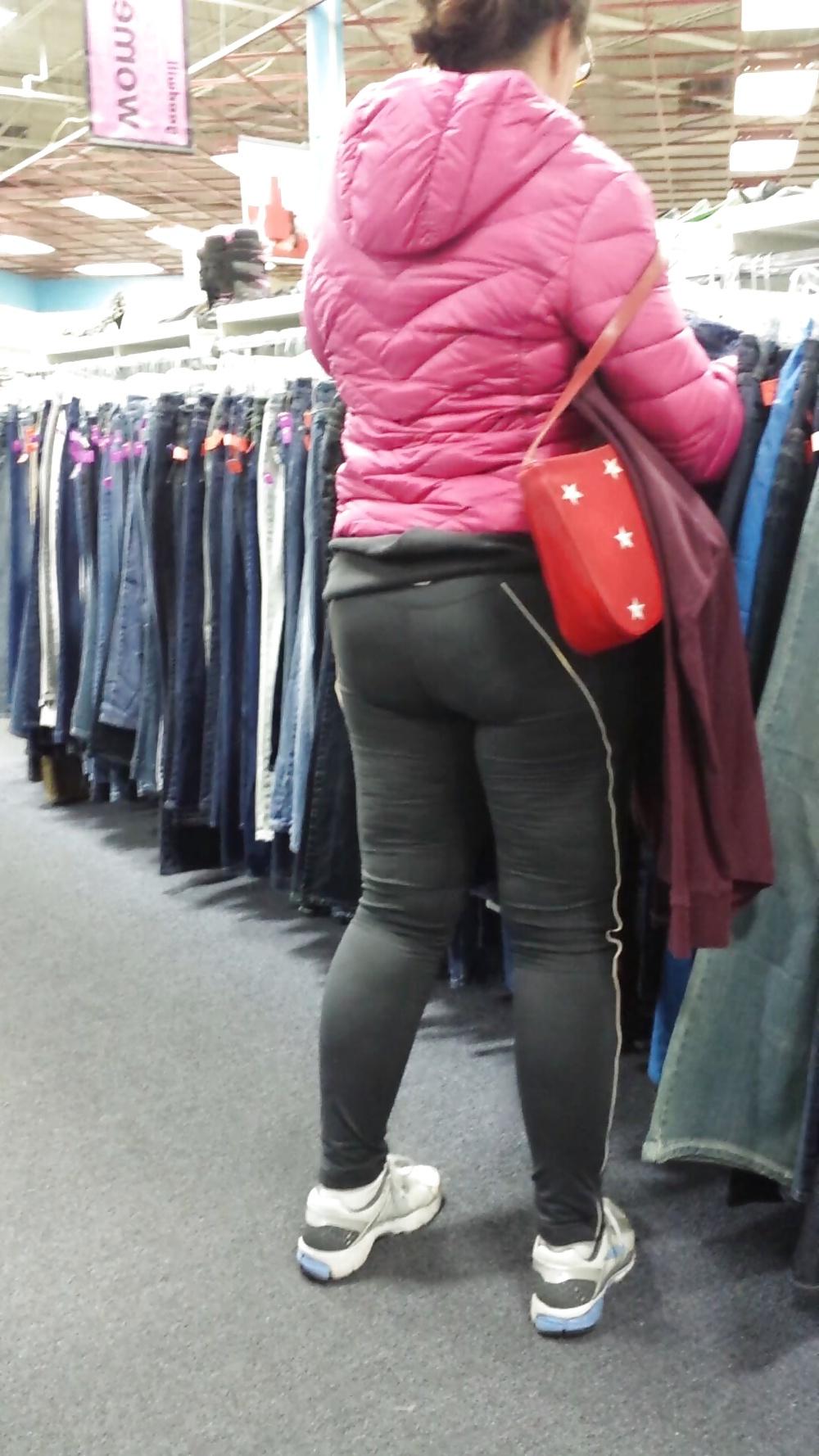 15P Candid big ass booty in tight leggings huge butt mature