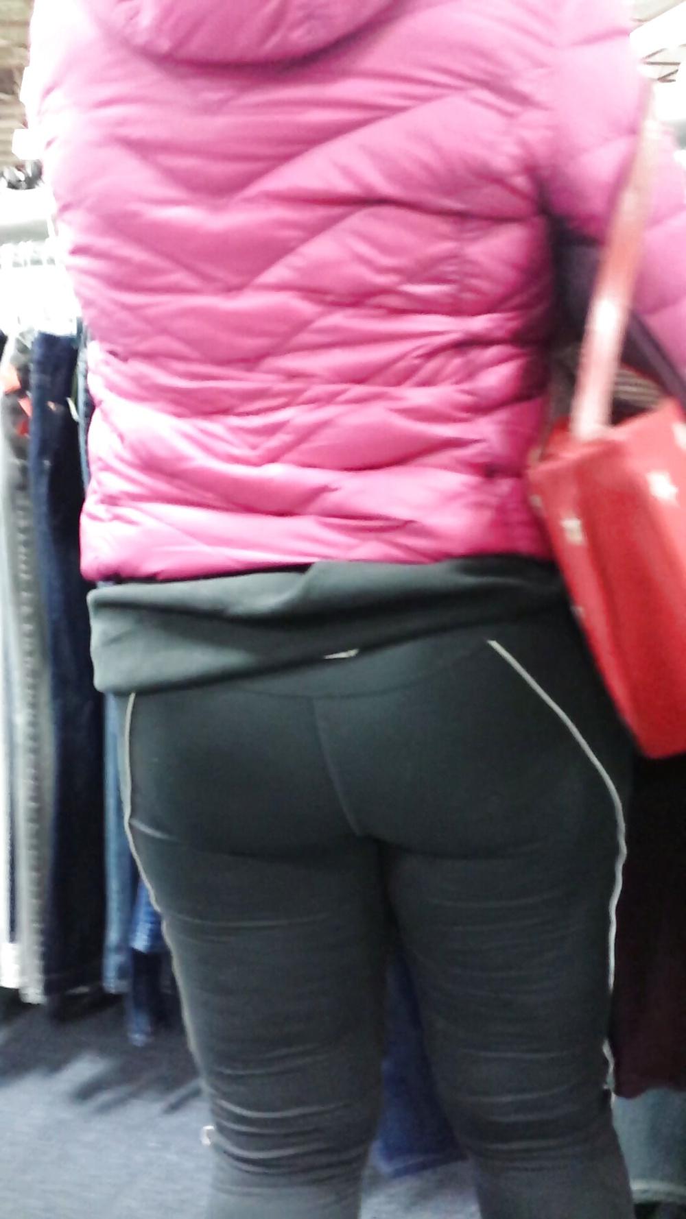 15P Candid big ass booty in tight leggings huge butt mature