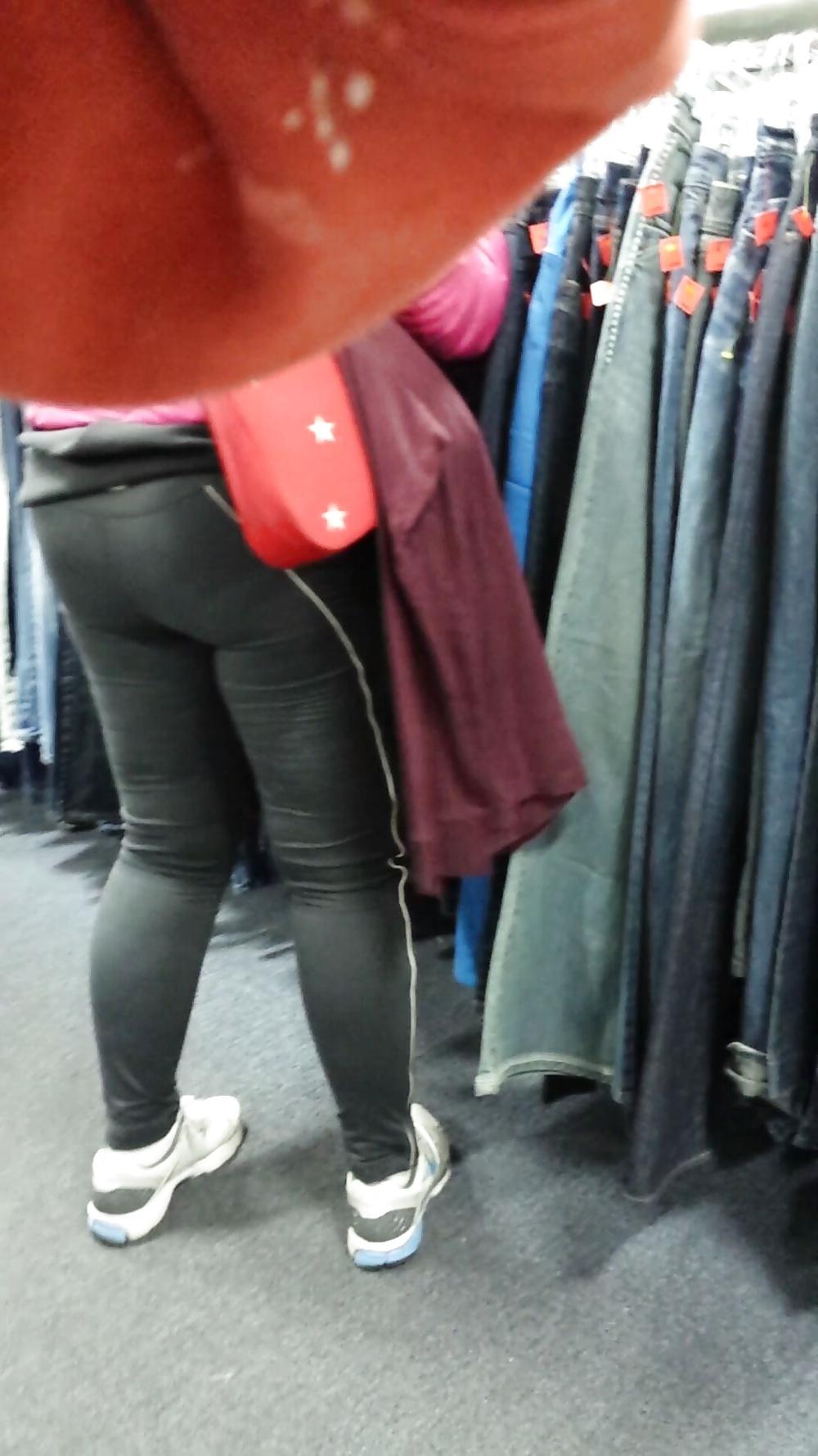 15P Candid big ass booty in tight leggings huge butt mature