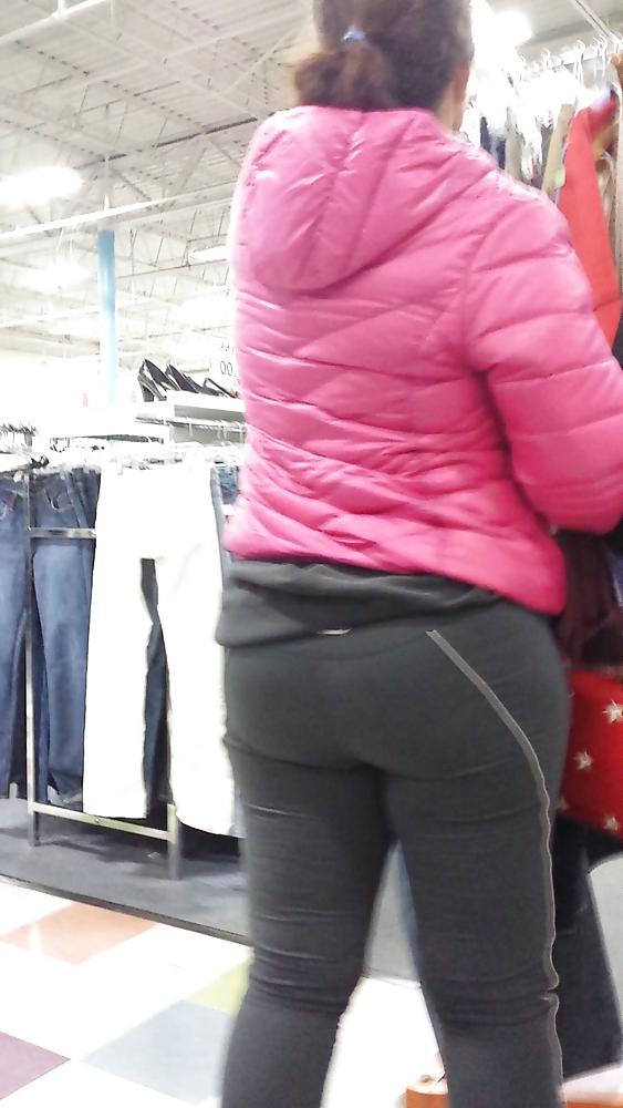 15P Candid big ass booty in tight leggings huge butt mature