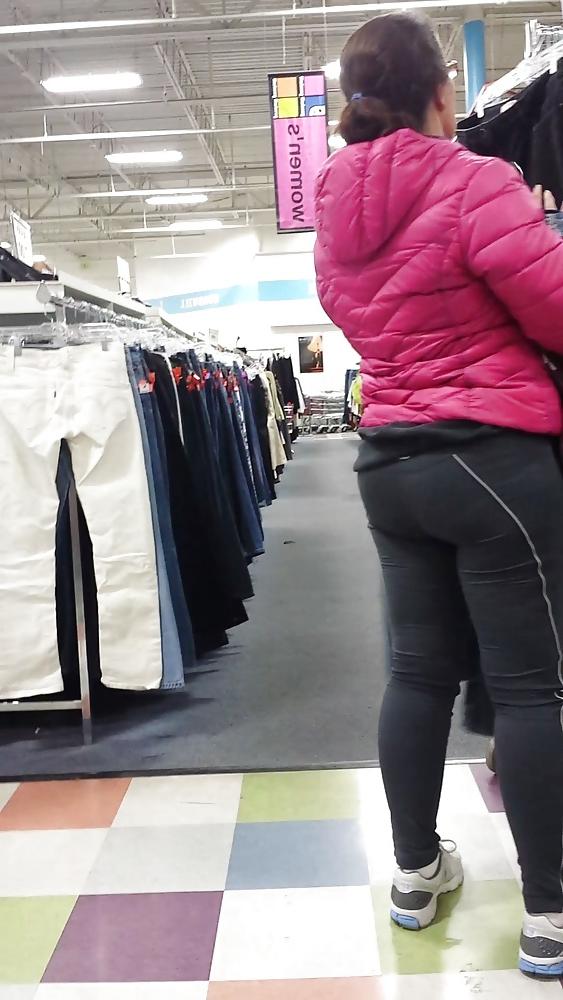 15P Candid big ass booty in tight leggings huge butt mature