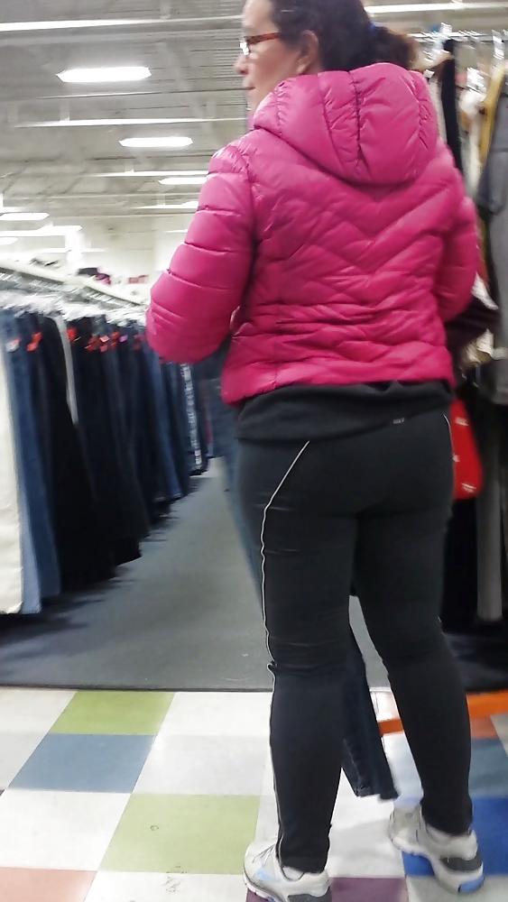 15P Candid big ass booty in tight leggings huge butt mature