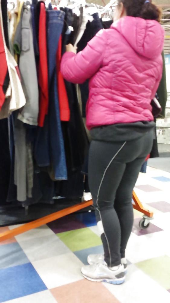 15P Candid big ass booty in tight leggings huge butt mature