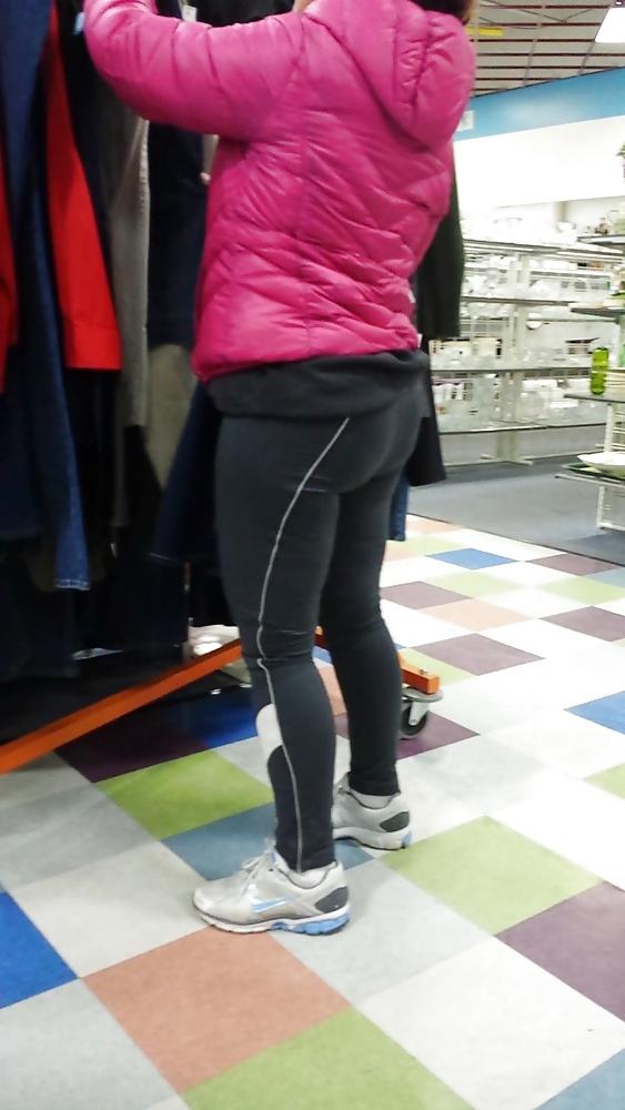 15P Candid big ass booty in tight leggings huge butt mature