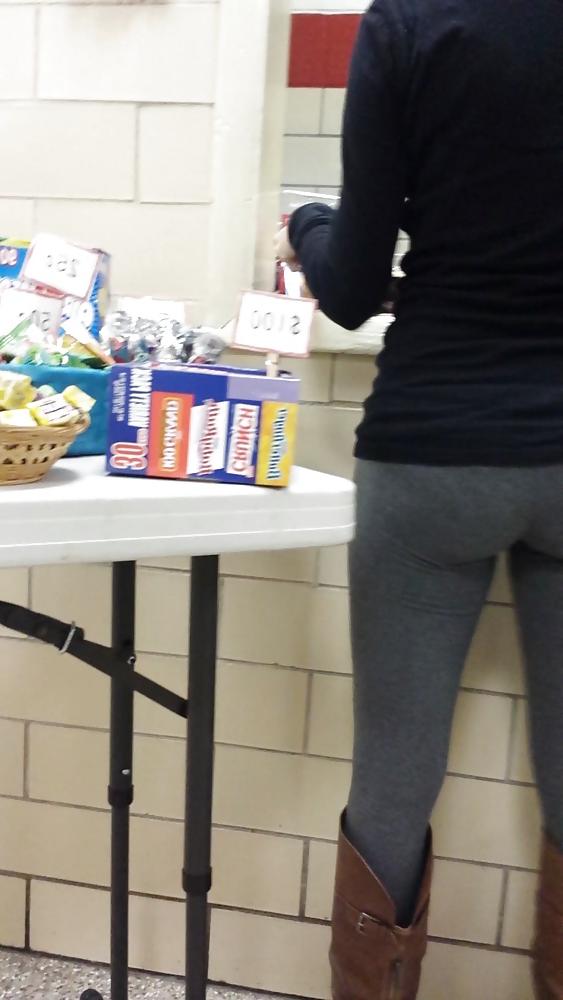 7P Candid young ass in tight yoga leggings and boots