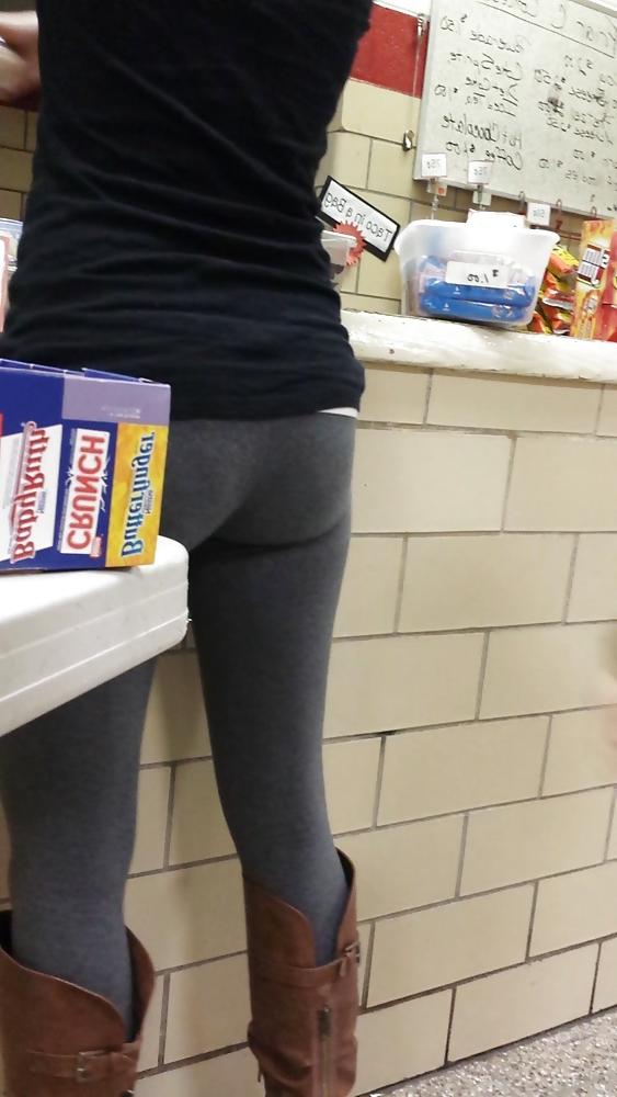 7P Candid young ass in tight yoga leggings and boots