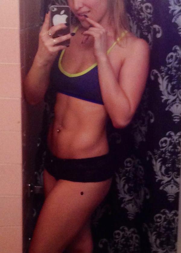 25P Girls in Sports Bras V