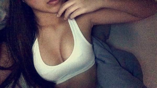 25P Girls in Sports Bras V
