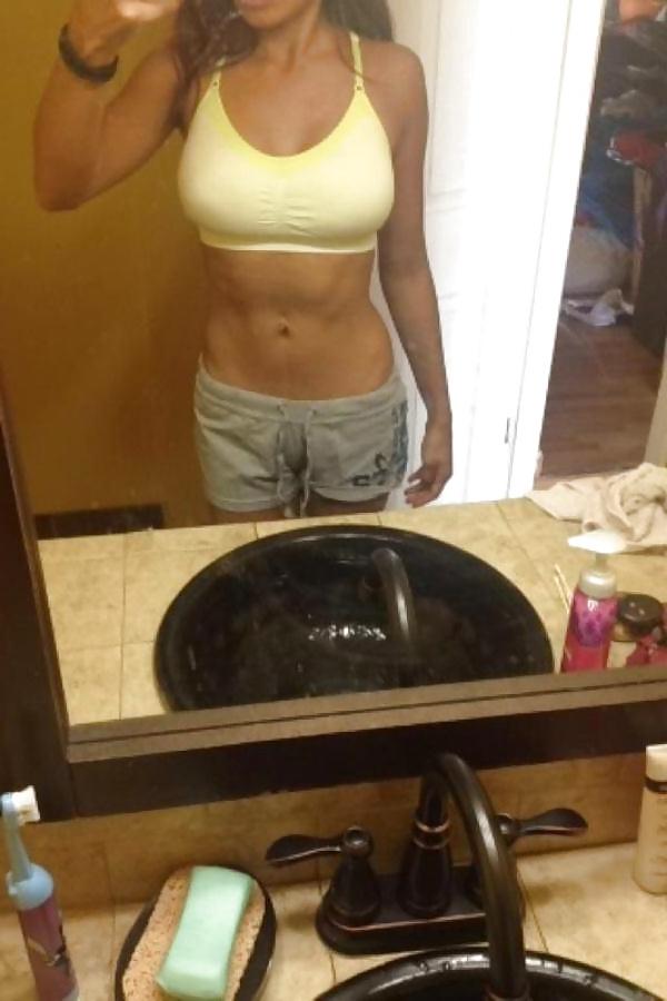 25P Girls in Sports Bras V