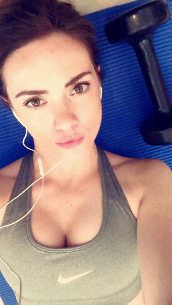 25P Girls in Sports Bras V