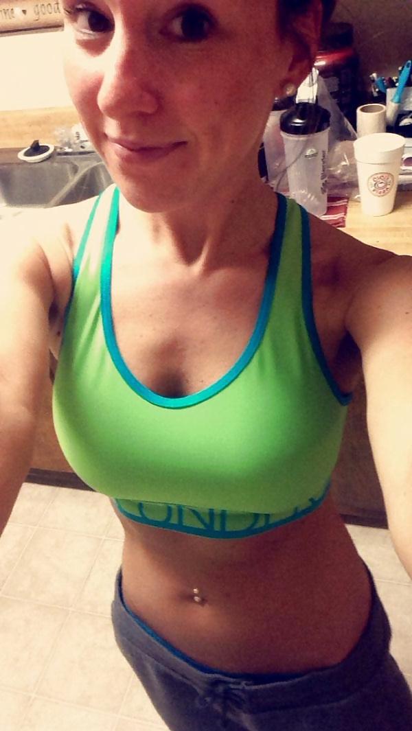 25P Girls in Sports Bras V