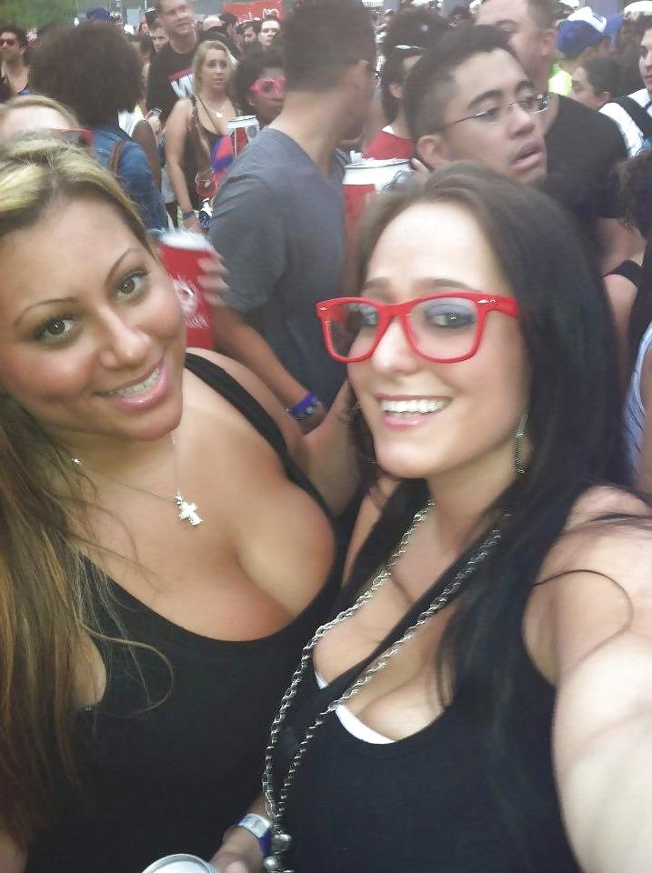 14P American Girl With Huge Breasts