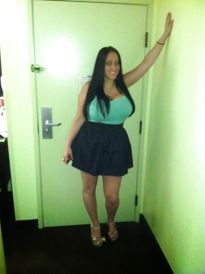 14P American Girl With Huge Breasts
