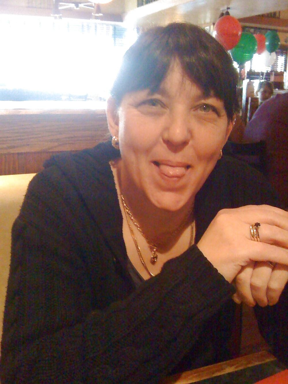 9P Married MILF