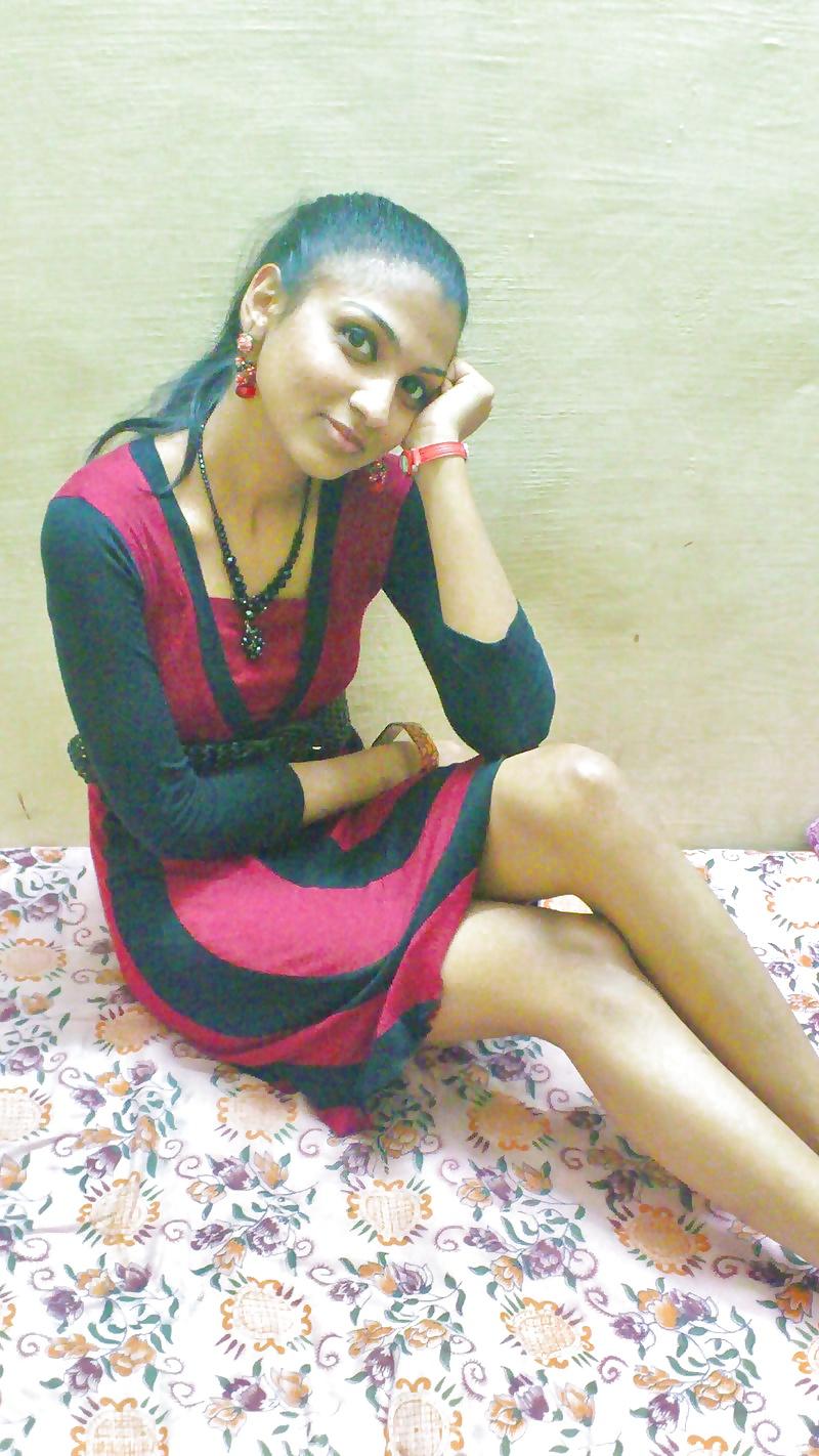 6P Indian girl posing nude