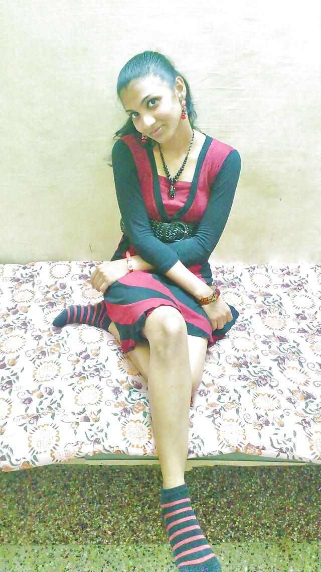 6P Indian girl posing nude