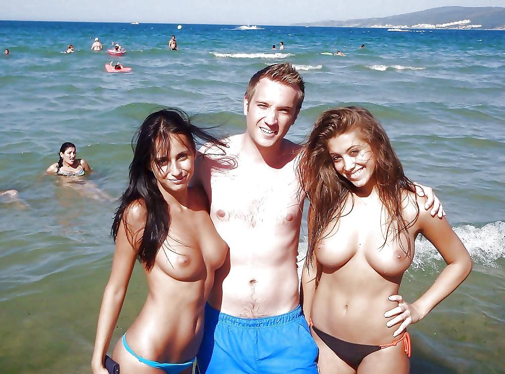 25P Nude beach babes and group fun