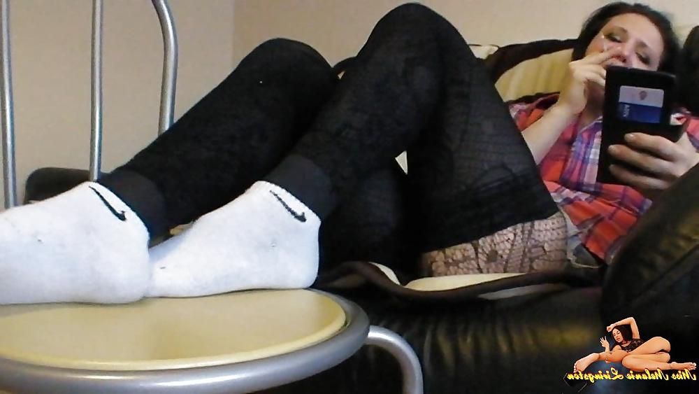 25P I smoking in my white Nike ankles and moving my toes