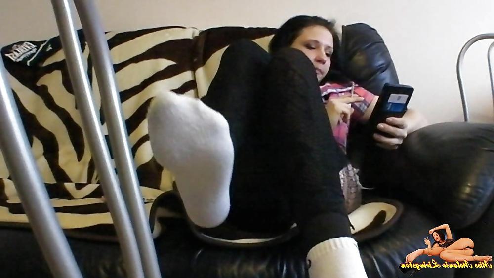 25P I smoking in my white Nike ankles and moving my toes