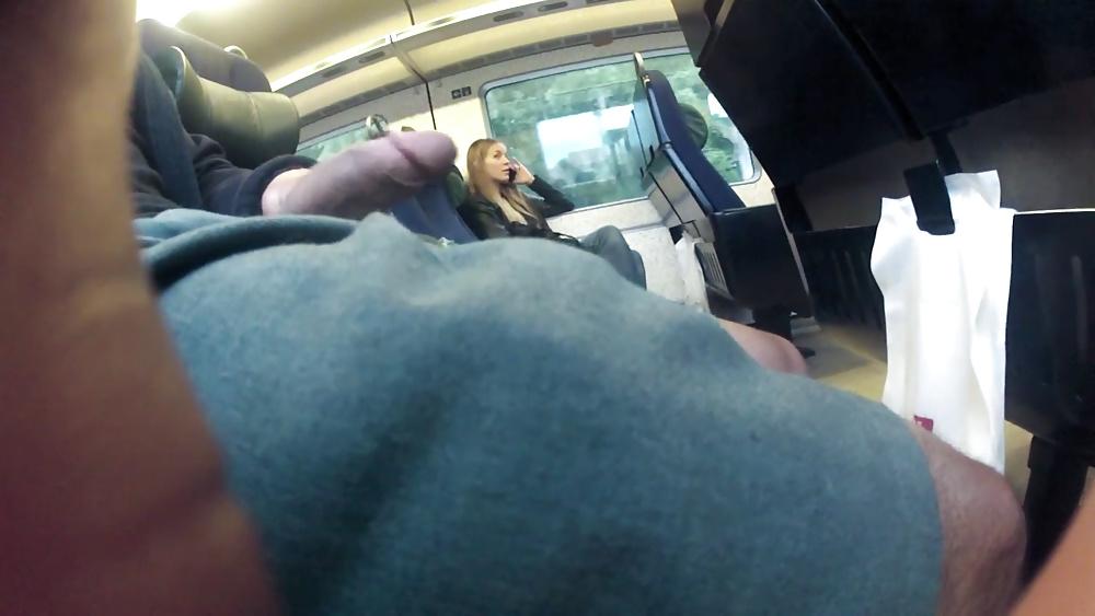 25P Let's talk wild I'm masturbating at 1 foot from you. 