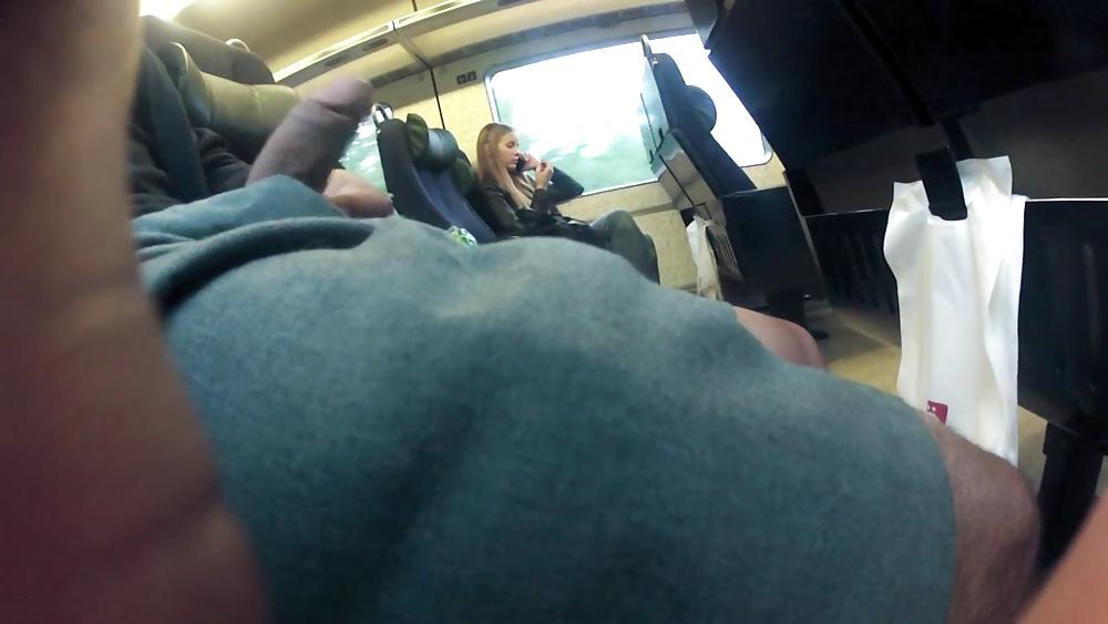 25P Let's talk wild I'm masturbating at 1 foot from you. 