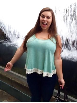 16P American Girl With Big Breasts