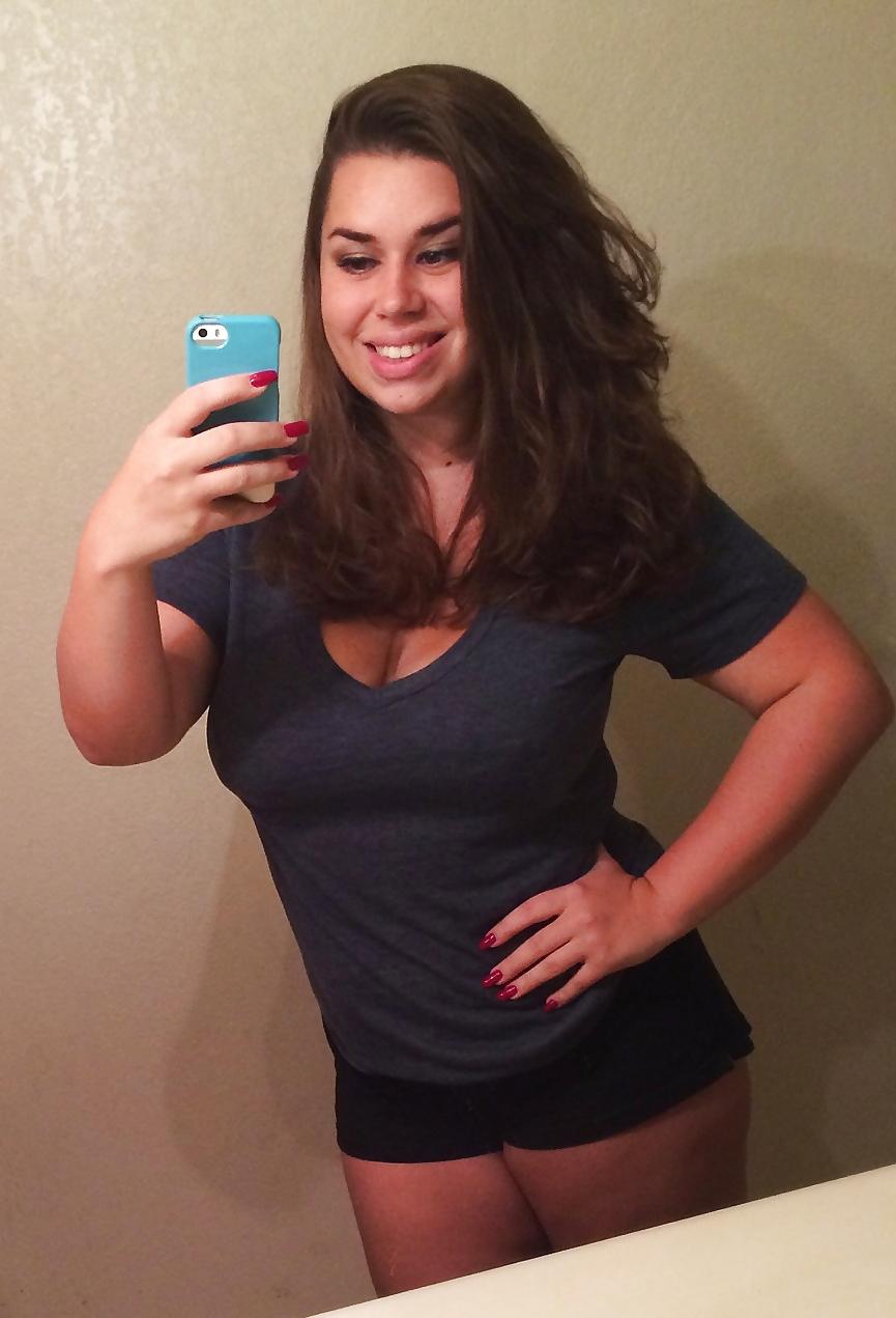 16P American Girl With Big Breasts