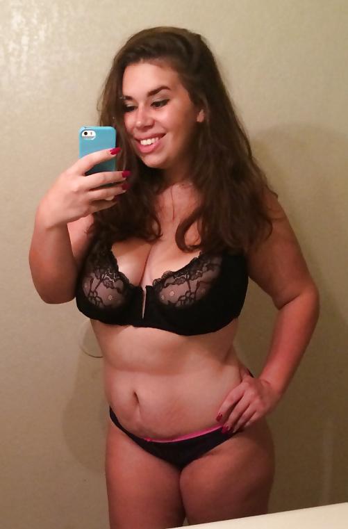 16P American Girl With Big Breasts