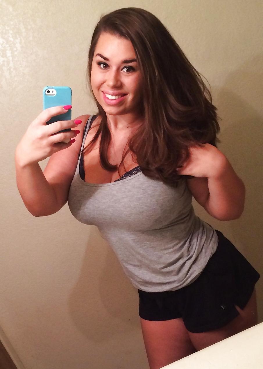 16P American Girl With Big Breasts