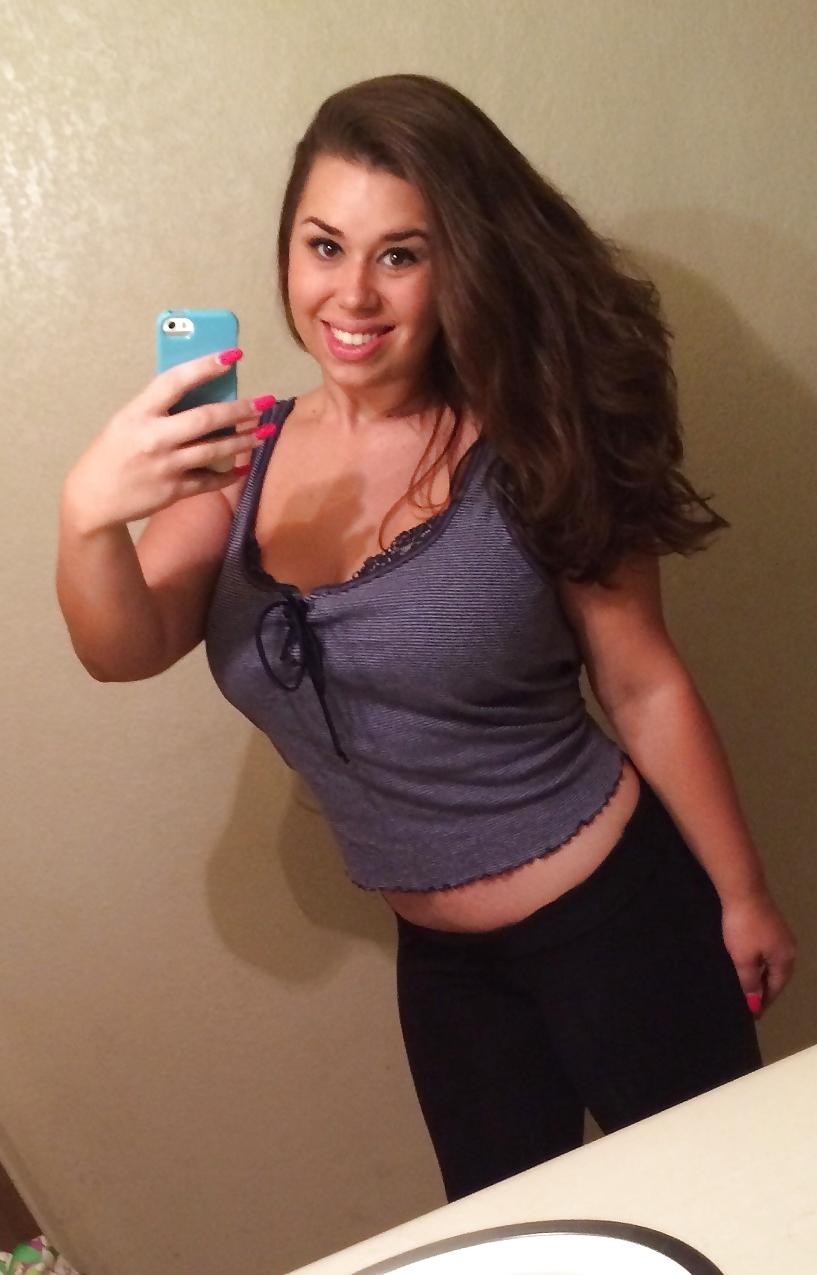 16P American Girl With Big Breasts