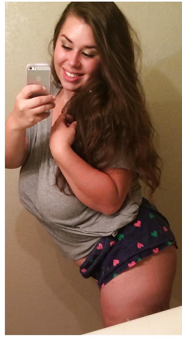 16P American Girl With Big Breasts