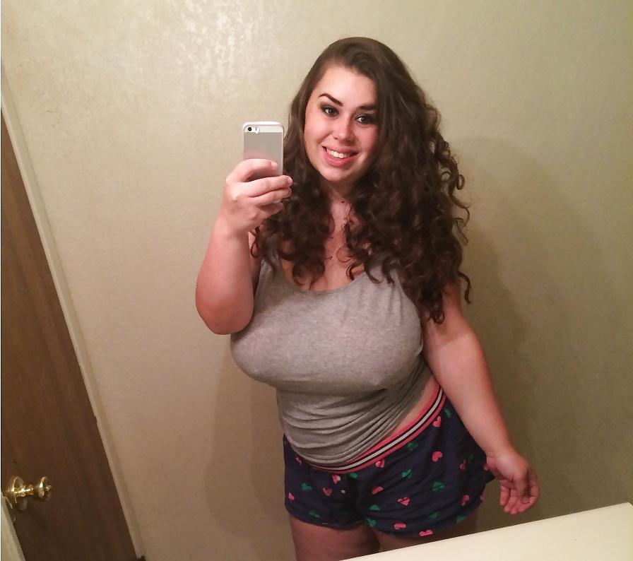 16P American Girl With Big Breasts