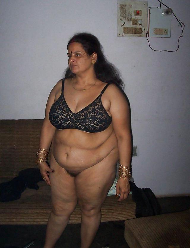 22P Indian Hot Aunties 1