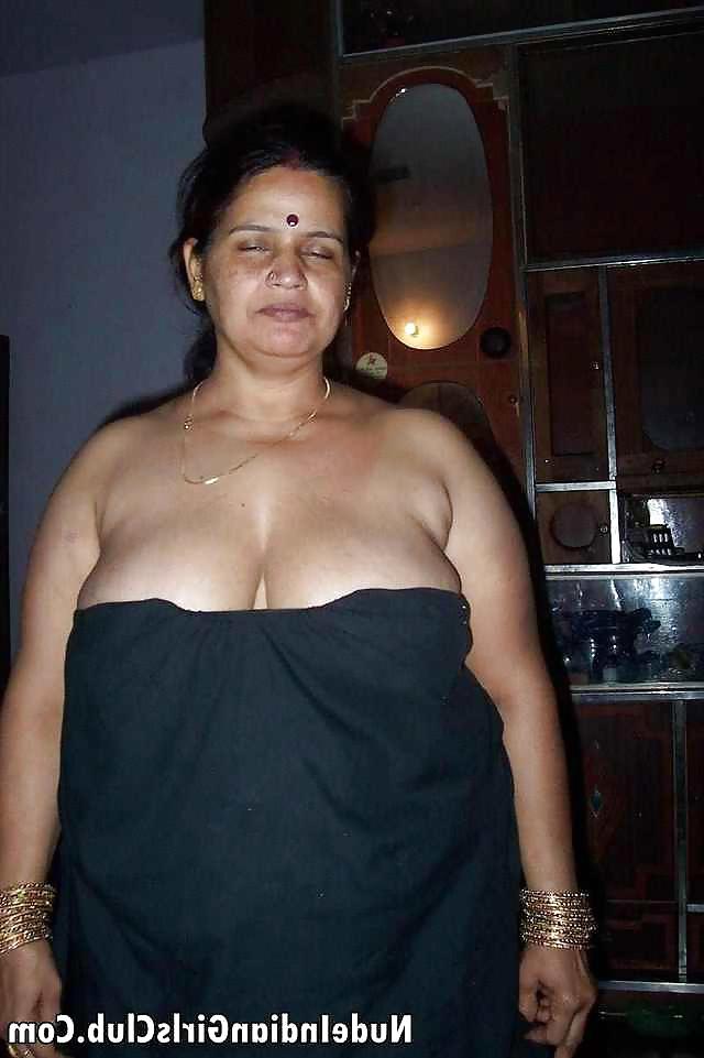 22P Indian Hot Aunties 1