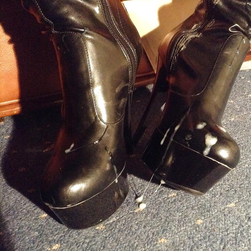 10P Cum on platform boots