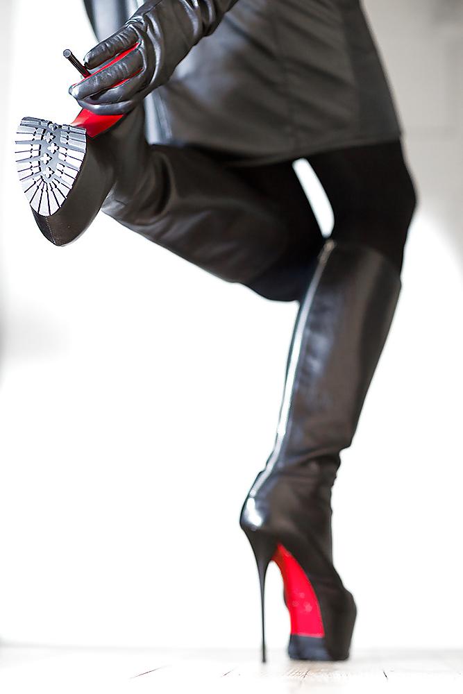 12P Leather Boots & Gloves