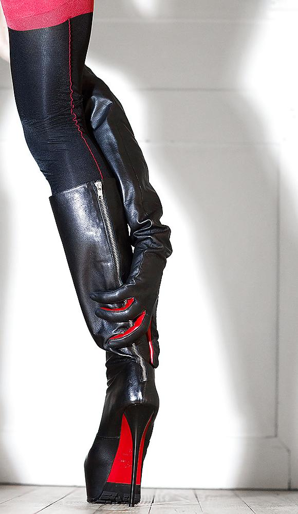 12P Leather Boots & Gloves