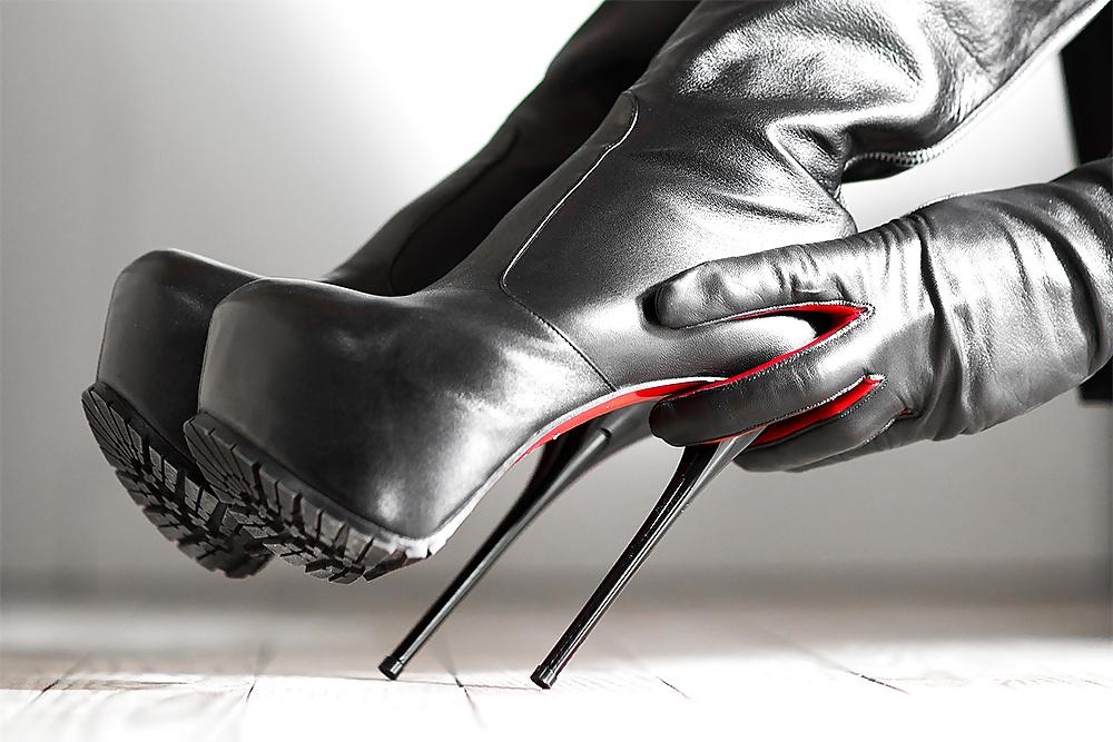 12P Leather Boots & Gloves