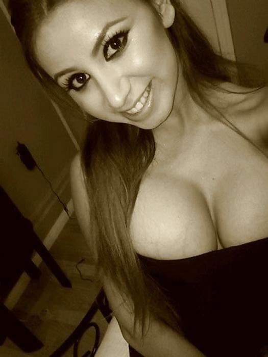 25P Horny Babes With Big Chest An Big Butts