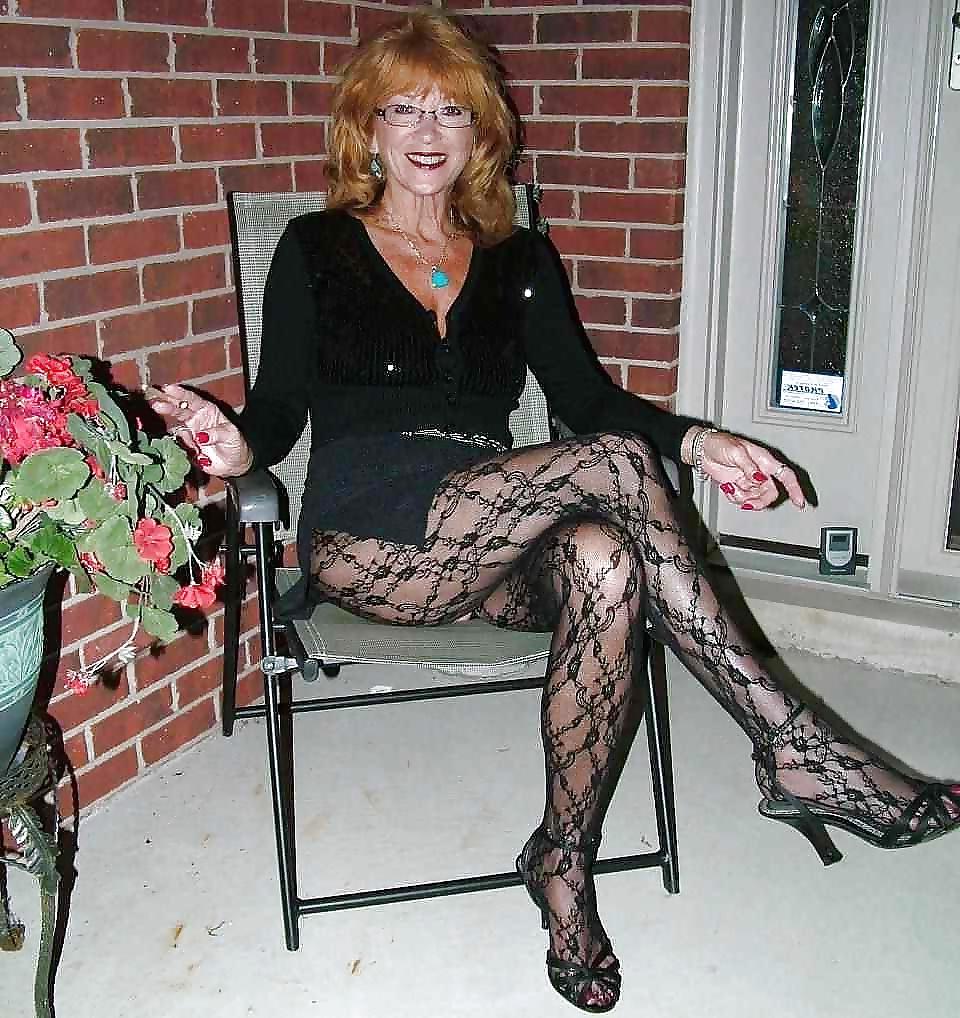 19P Matures & Milfs & Stockings
