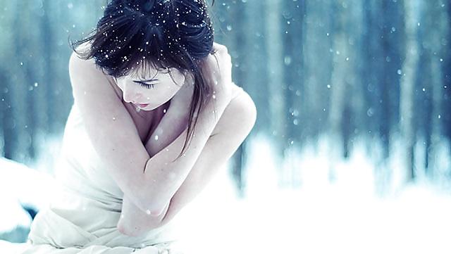 25P Hot Babes Who Turn Up the Heat During Winter 