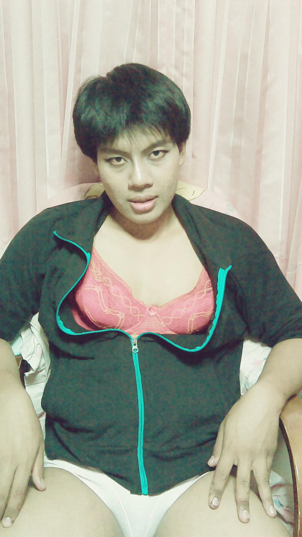 15P Sporting girl